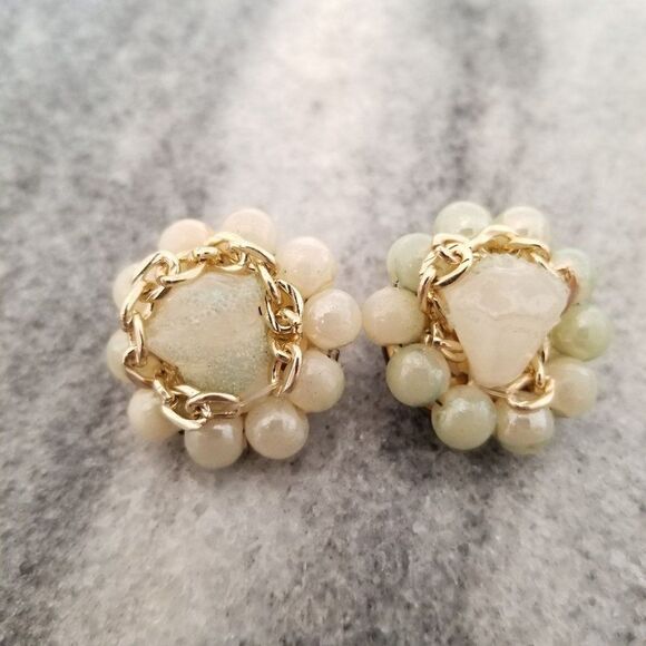 Vintage White and Gold Tone Beaded Cluster Clip On Earrings, Made in Hong Kong - Picture 1 of 6
